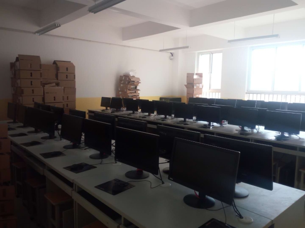 科技實(shí)驗小學(xué)機(jī)房